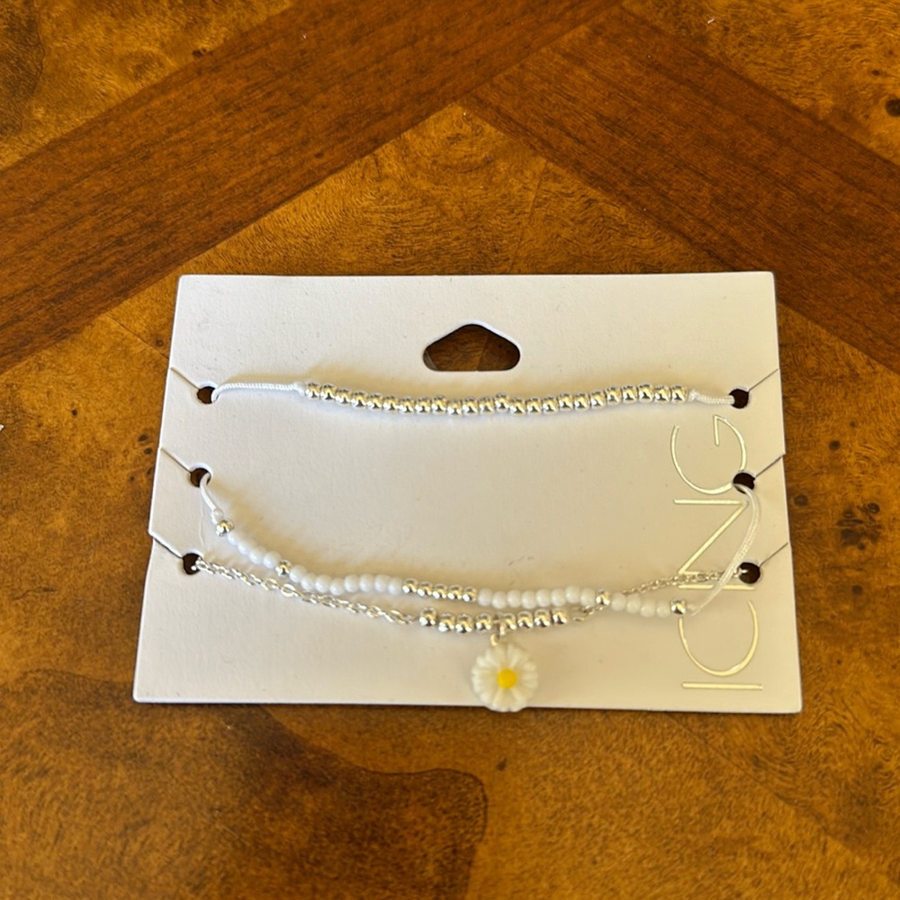 A cute bracelet in the brand icing